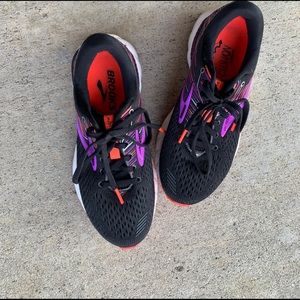 Brooks Women's Adrenaline GTS 19 Running Shoes